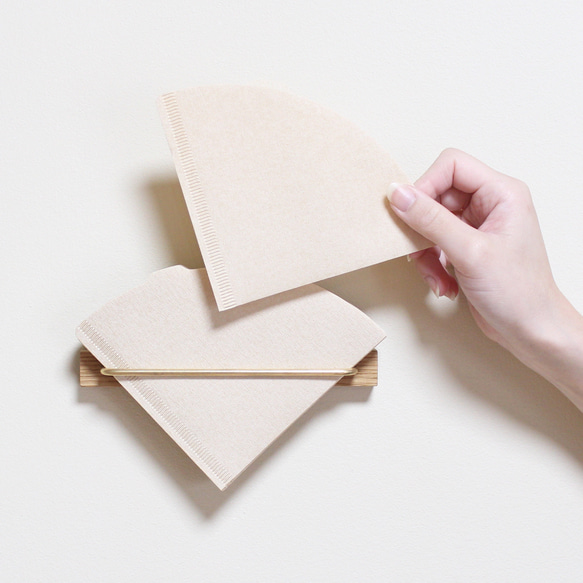 コーヒーフィルターホルダー 【 オーク × 真鍮 】マグネットタイプ おしゃれ かわいい 木製 ペーパーフィルター 珈琲 3枚目の画像