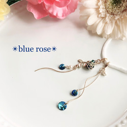 ✴︎blue rose✴︎ピアスみたいなマスクチャーム　薔薇　ブルー　青　バラ　ゴールド　 1枚目の画像