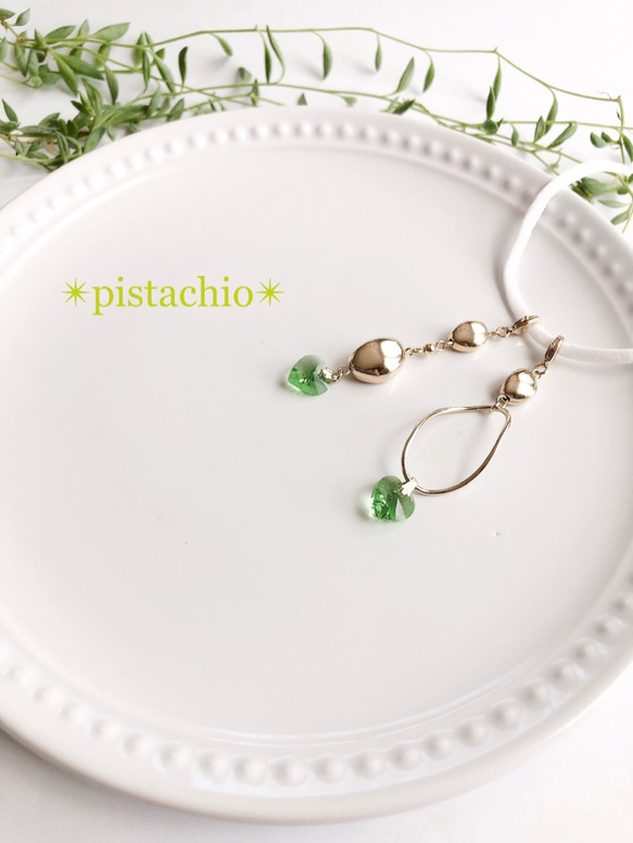 ✴︎pistachio✴︎ ピアスみたいなマスクチャーム　ピスタチオ　ペリドット　グリーン 1枚目の画像