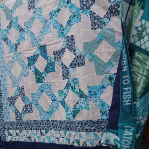 パッチワークキルトのハーフブランケット( ブルー系) ハンドメイド パッチワークキルトのハーフブランケット( ブルー系) ハンドメイド