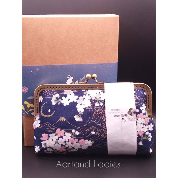 Aartand Ladies 高雅雙面描金手拿包斜背包(紫) 第5張的照片