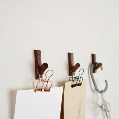 木製画鋲フック「トゥルフック」(ウォールナット無垢材1つ) 壁掛け