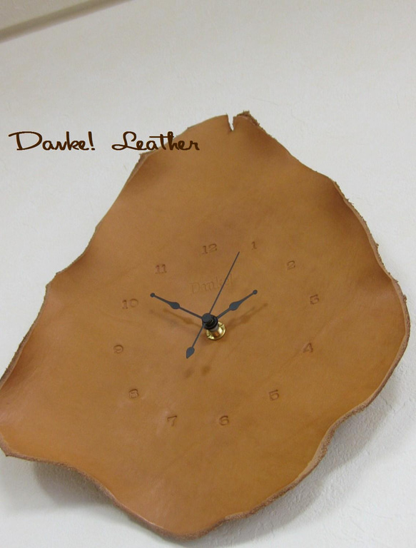 革の自然な場所を使った掛け時計（ナチュラル） 1枚目の画像