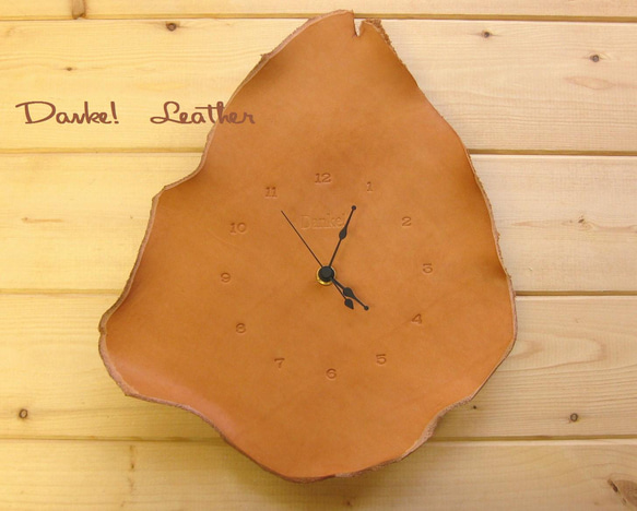 革の自然な場所を使った掛け時計（ナチュラル） 2枚目の画像