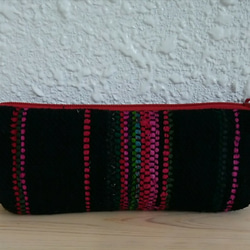手織布のペンケース(裂き織り、綿とシルク、黒色に赤) 4枚目の画像