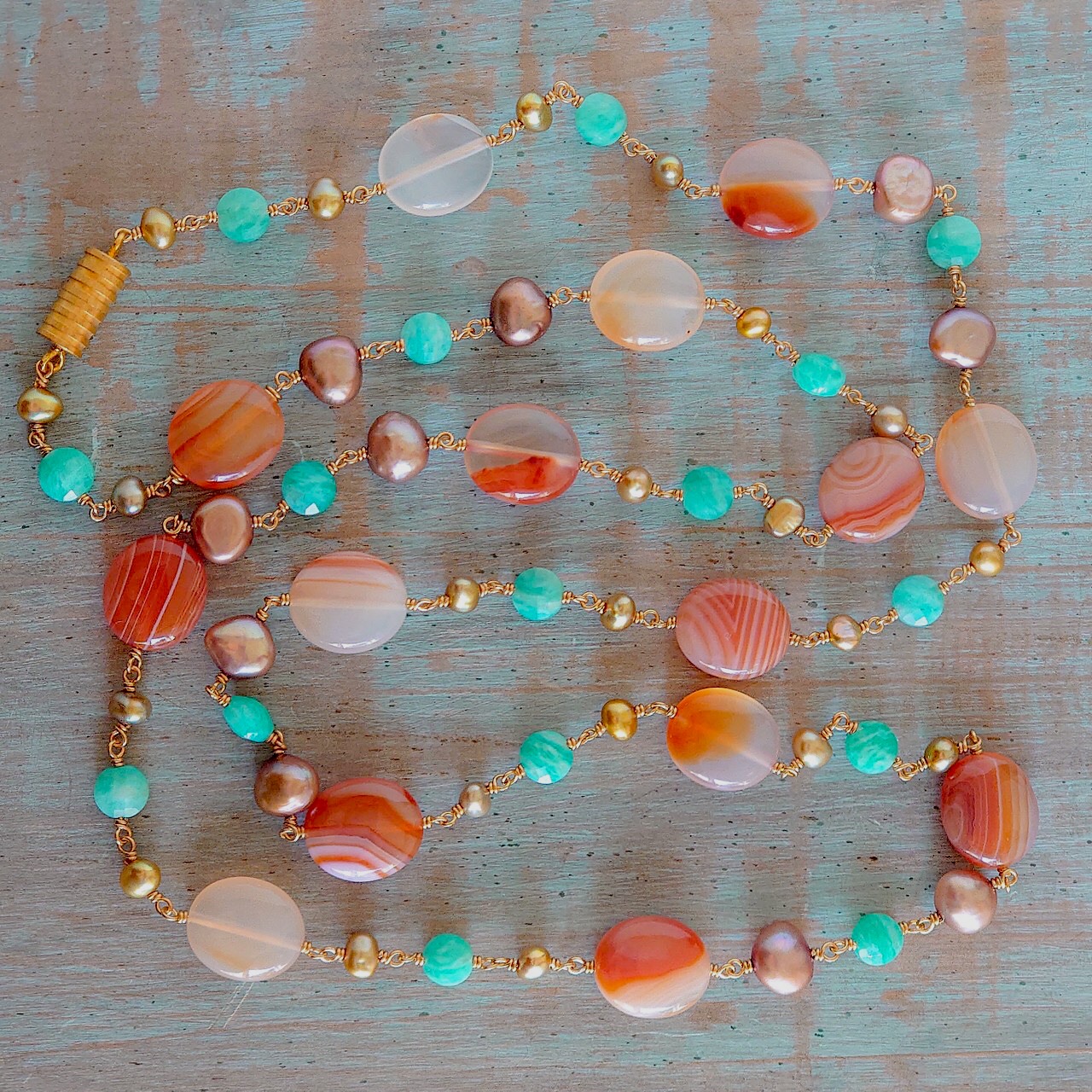 オレンジ色のアゲートとアマゾナイトのロングネックレス☆一点もの