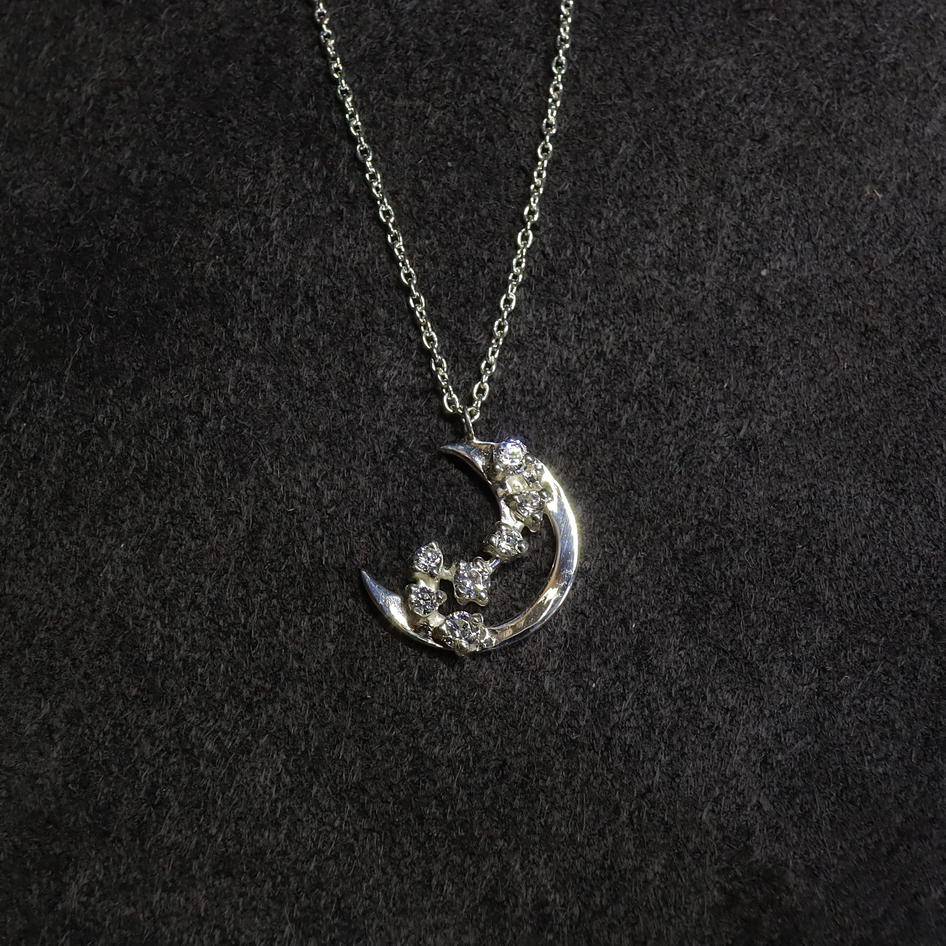 三日月と北斗七星のネックレス