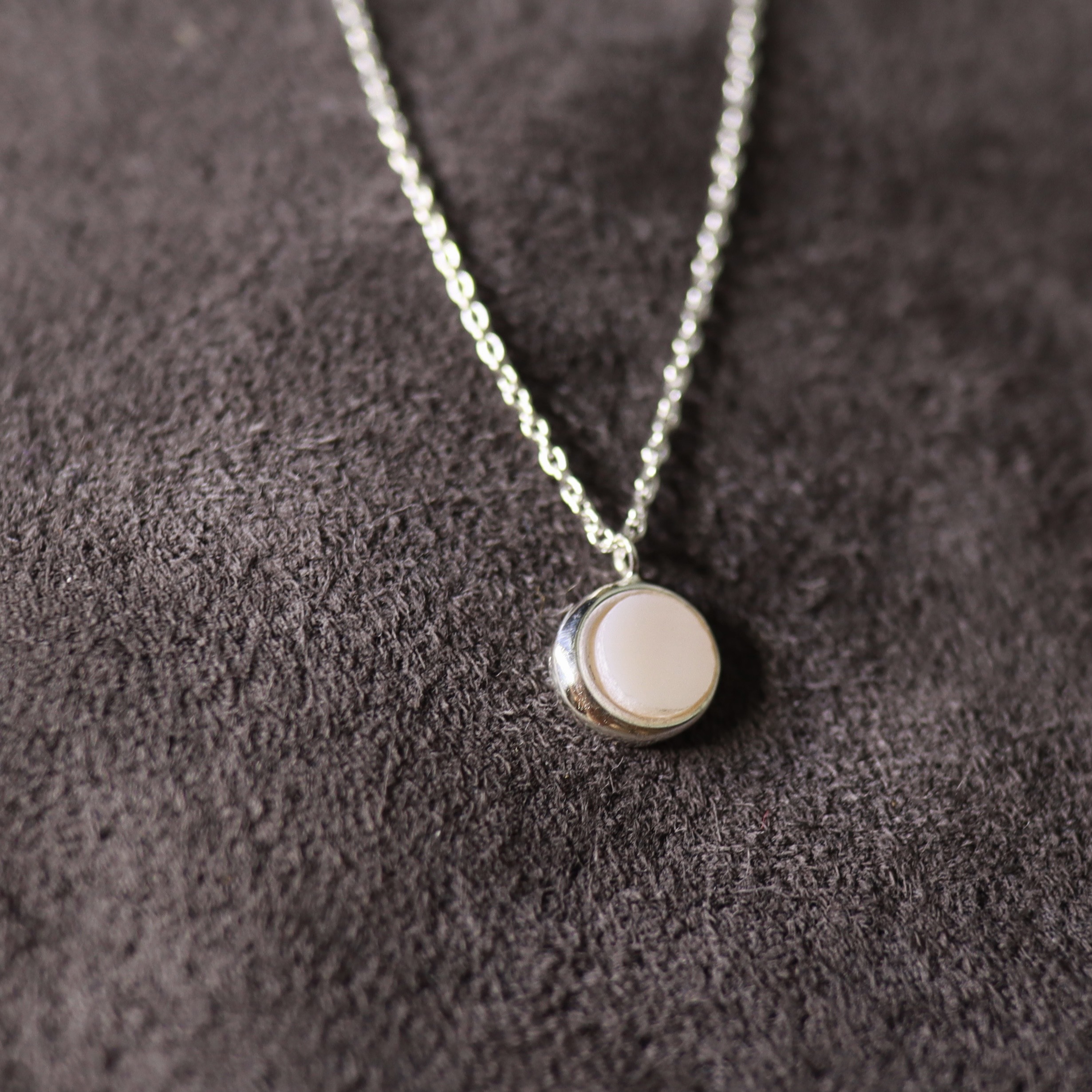 シェルムーンネックレス