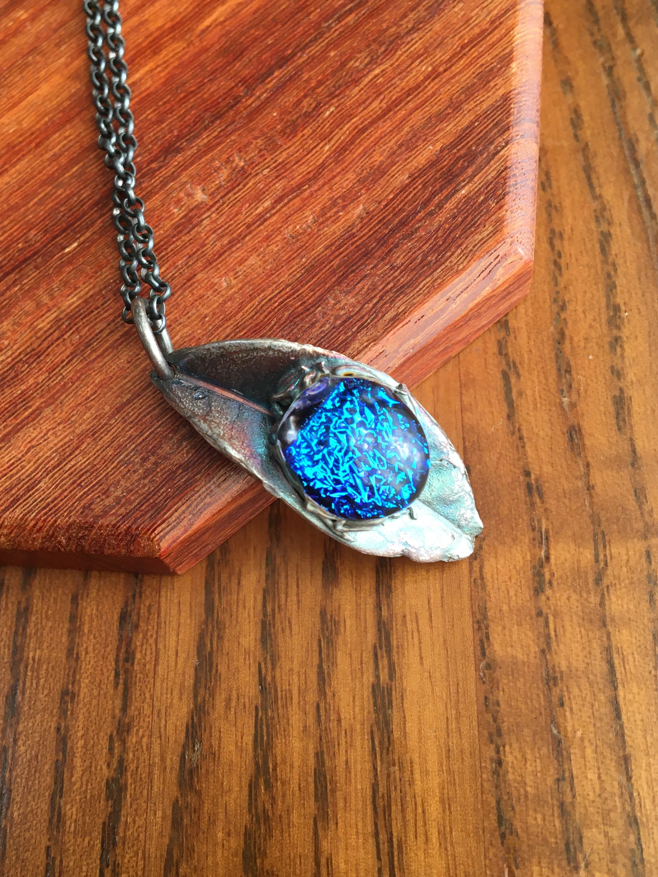 【木犀葉　深青プチ】純銀製・金木犀の葉から作ったペンダント