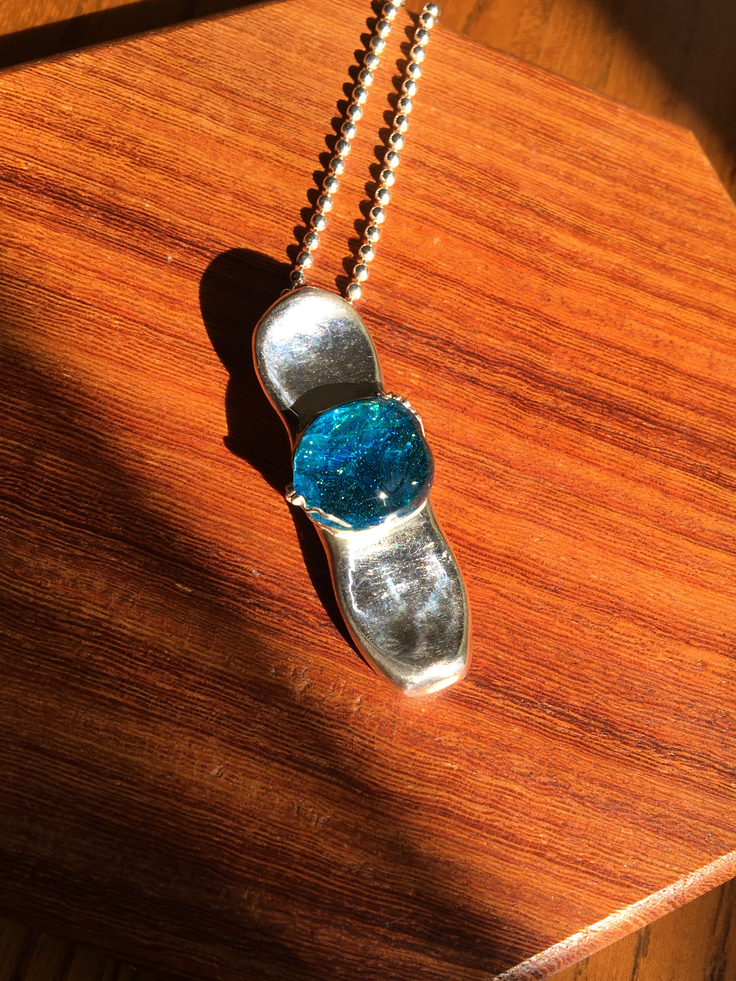 【懐　豆・水】ダイクロガラスと純銀のペンダント