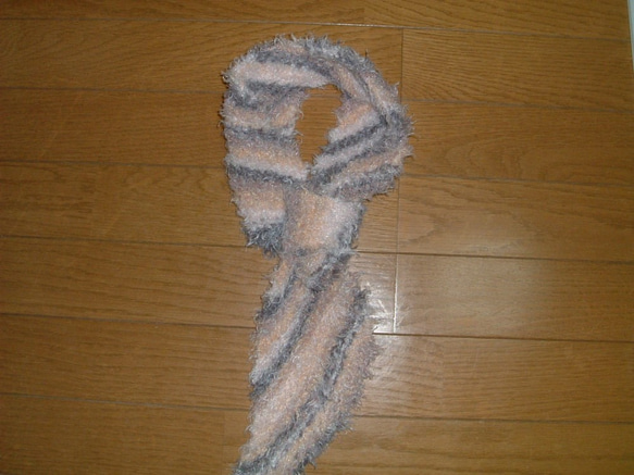 ファーのミニマフラー 斜め編み 色番102 3枚目の画像