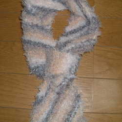 ファーのミニマフラー 斜め編み 色番102 4枚目の画像