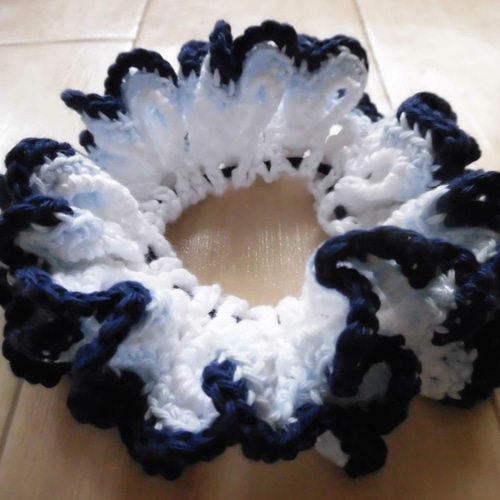 3色使いのシュシュ（白・水色・紺） シュシュ アニー 通販 6137933