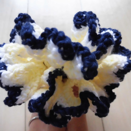 3色使いのシュシュ（黄色・白・紺） シュシュ アニー 通販 6137947