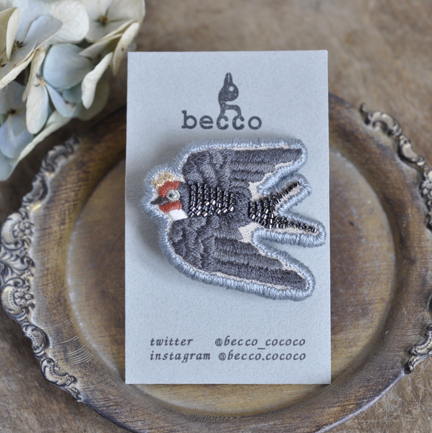 ツバメの刺繍ブローチ ブローチ becco 通販 11691159｜Creema