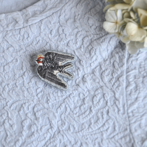 専用商品　刺繍ブローチ 受注制作 】白き花 2個セット ～刺繍ブローチ～ ブローチ haru