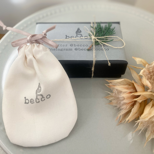 ツバメの刺繍ブローチ ブローチ becco 通販 11691159｜Creema(クリーマ)