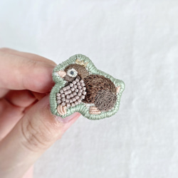 もぐらの刺繍ブローチ 2枚目の画像