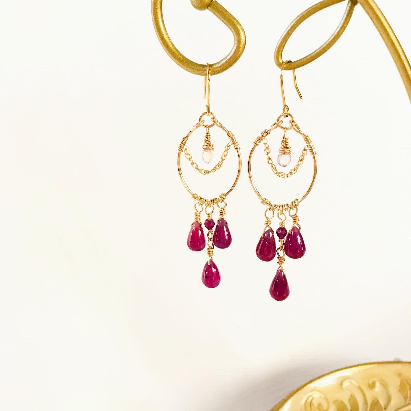 一点物　14kgf ルビーとモルガナイトのエレガントフープピアス