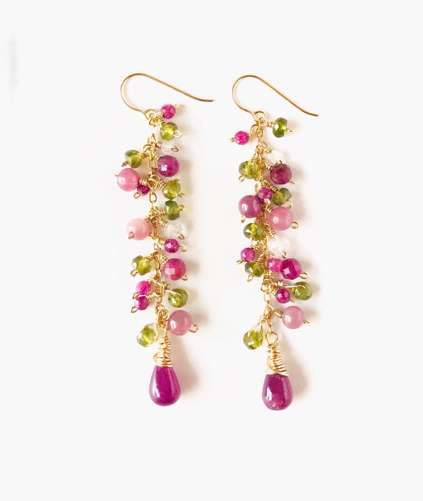 【受注制作】14kgf ルビーとグリーンガーネットのエレガントピアス