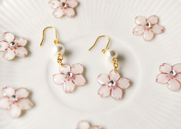 Sakura drop pierce｜桜とコットンパールピアス 1枚目の画像