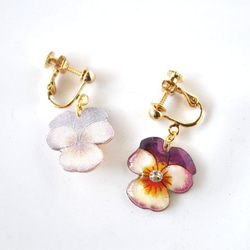 VIOLA EARRING -white&purple-（ピアスＯＫ） 2枚目の画像