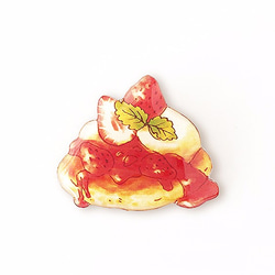 STRAWBERRY PANCAKE BROOCH [苺のパンケーキブローチ] 1枚目の画像