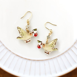 CHERRY BIRD EARRING｜さくらんぼと小鳥のイヤリング 1枚目の画像