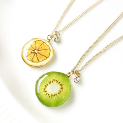 Petit citrus necklace 小さなシトラスフルーツネックレス 夏 レモン キウイ【どちらか備考欄にご記入 4枚目の画像