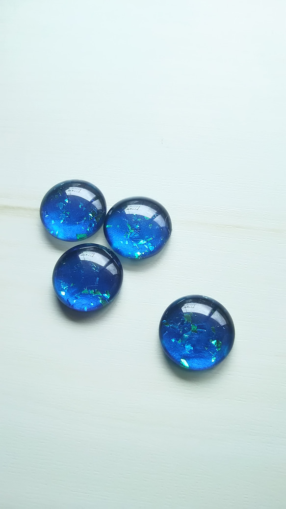 星屑ブルー＊18mm 4pcs インポートガラスカボション 緑 ヴィンテージ 大ぶり ビーズを使ってピアスにも♪ 2枚目の画像