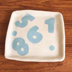 【アウトレット】数字と水玉のHappyなスクエア小皿★2枚セット★ 3枚目の画像