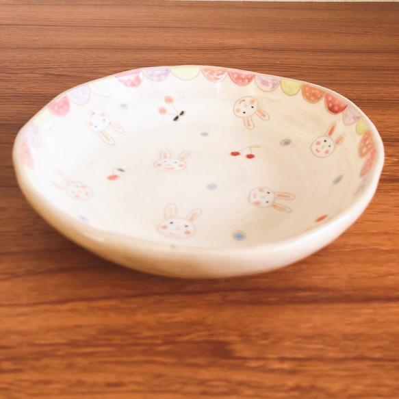うさぎまみれな水玉フリルのお皿◆ピンク◆ 3枚目の画像
