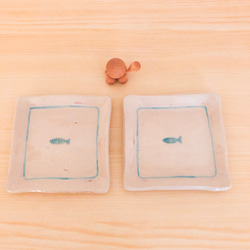 【Sold】お魚の真四角小皿◆2枚セット◆ 1枚目の画像