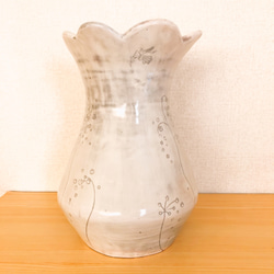 【Sold】フリルでちょうちょの花瓶 2枚目の画像