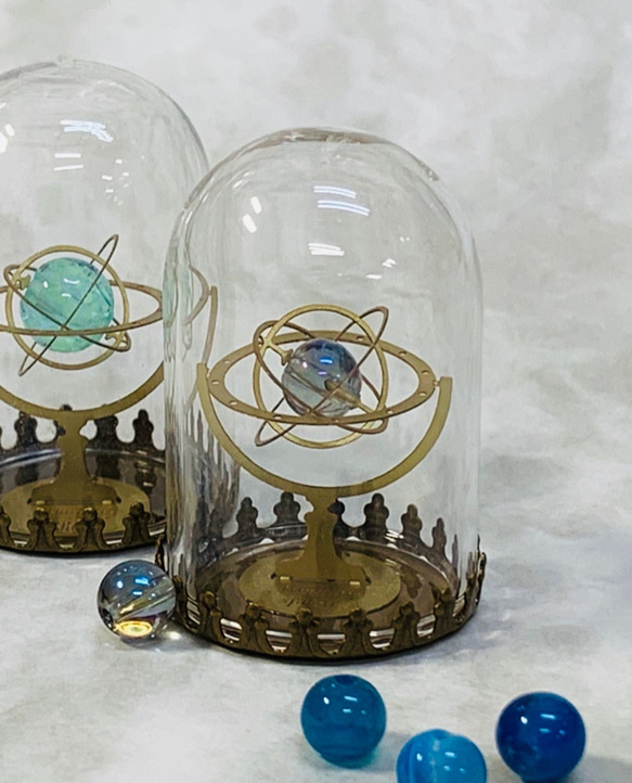 天球儀 -Armillary sphere-アクアオーラ(水晶)-ミニガラスドーム入り完成品 3枚目の画像