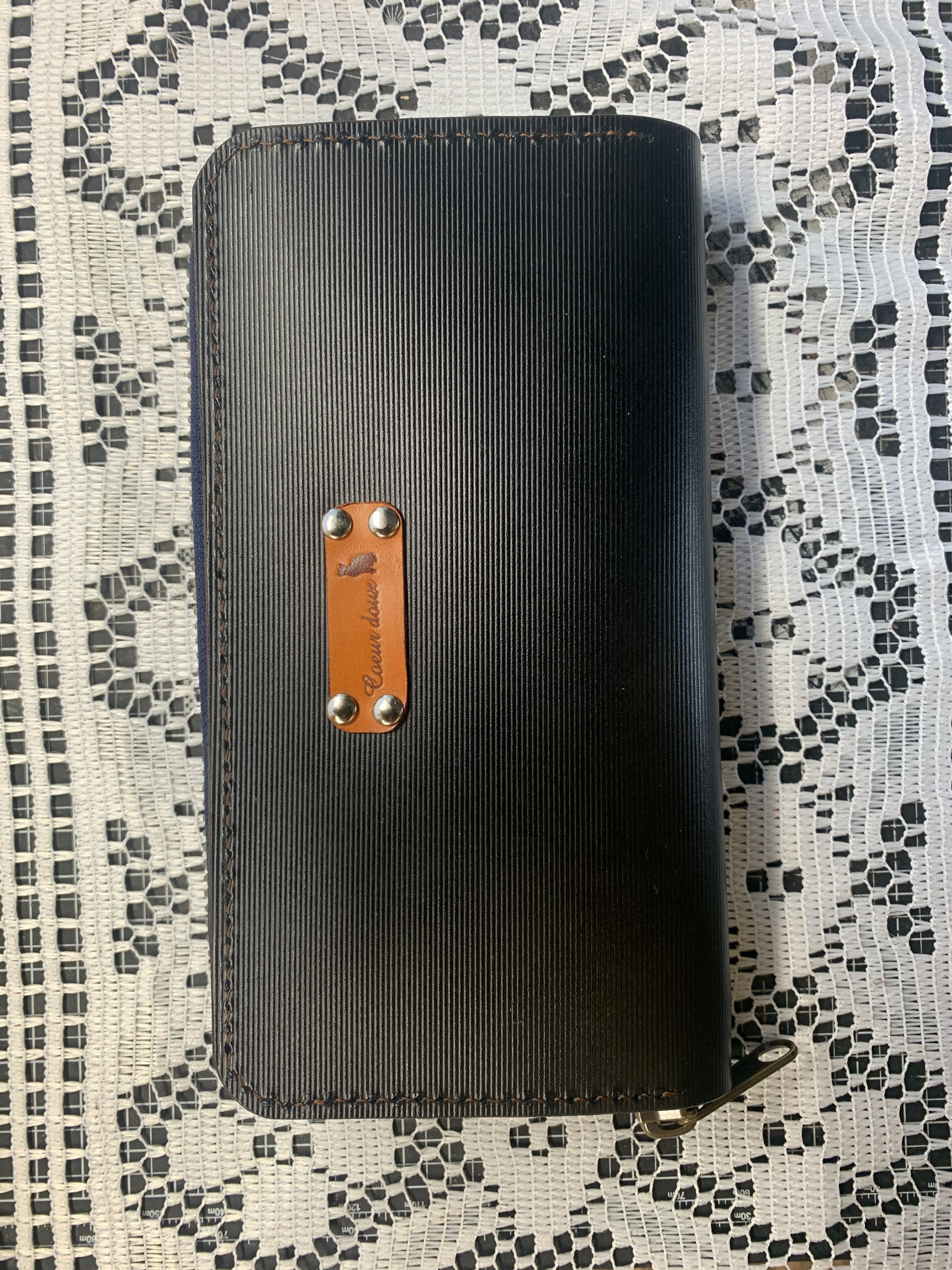 ラウンドファスナーウォレット　本革長財布