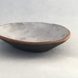 陶の豆皿「シロトクロ」 4枚目の画像
