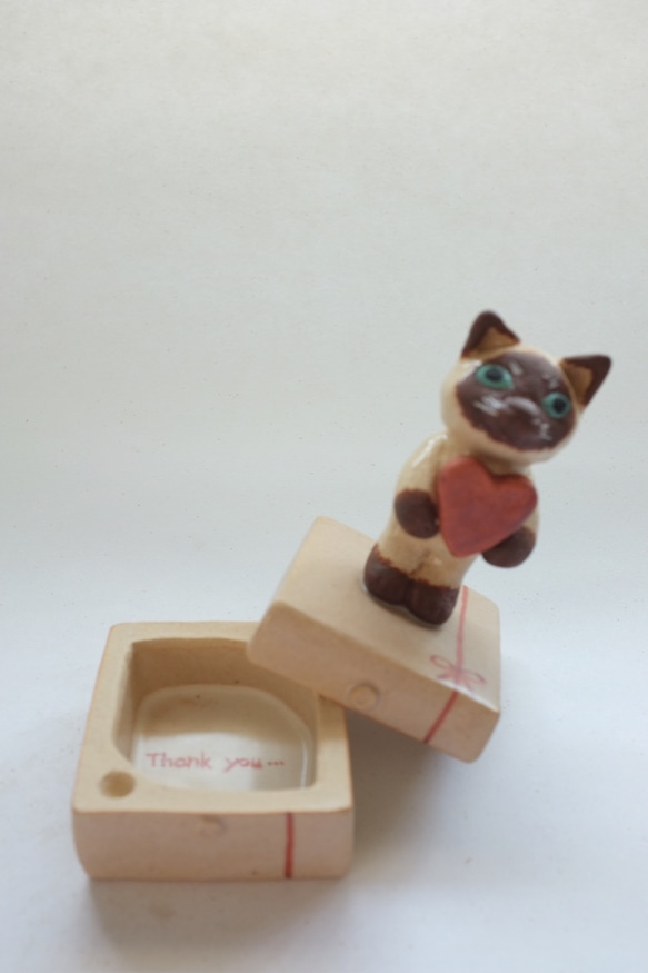 陶のハコ「ギフト猫」 2枚目の画像