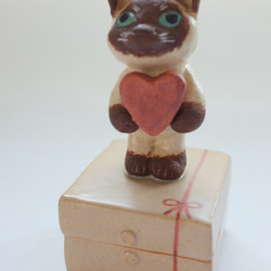 陶のハコ「ギフト猫」 1枚目の画像