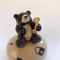 陶のハコ「鍵をもつクマ」 4枚目の画像
