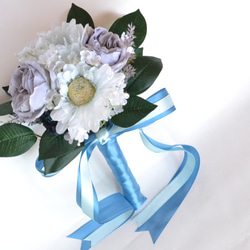 《造花》ウェディングブーケ　ブルー系　ガーベラ・ローズ・カスミ　小ぶり　サムシングブルー 1枚目の画像