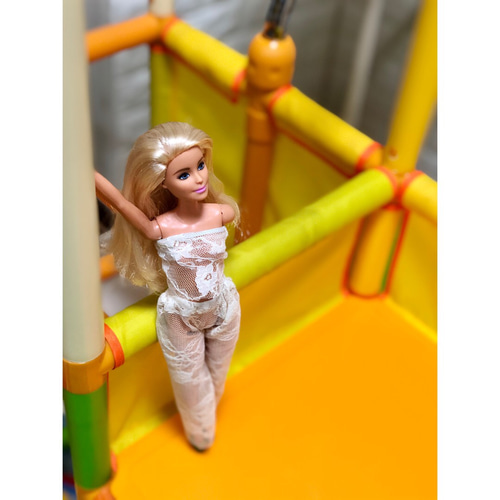 新品。アメリカで購入、バービー人形。イースター2012年。かわいい綺麗❤️ バービー ジェニー 海外セレブ風！オールレースセットアップ