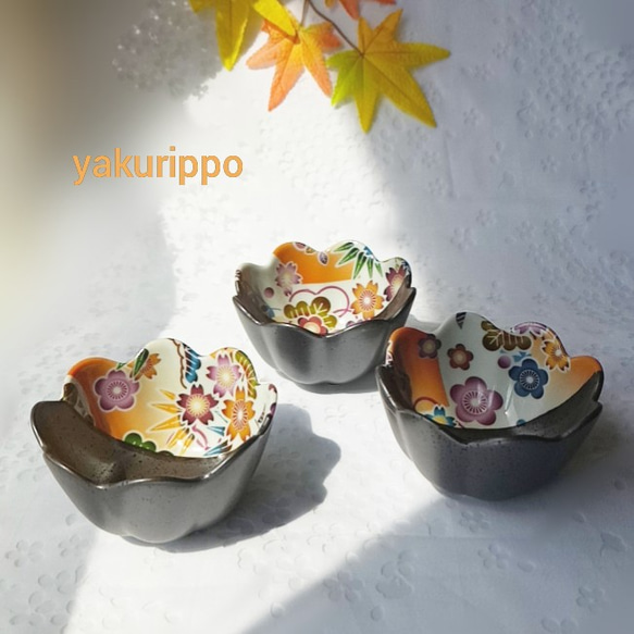 【秋ハンドメイド2020】（再々販）和柄の白黒粉引花型小鉢（単品） 2枚目の画像
