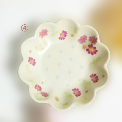 【額縁あり】秋桜(コスモス)の陶器作品 つまみ細工 コスモス 秋桜の通販 by きびすけ's shop｜ラクマ