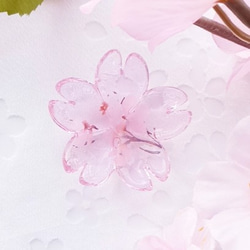 〈再々販〉【桜ハンドメイド2021】 桜と花びらのガラス箸置き・ピンク(４個で1セット) 4枚目の画像