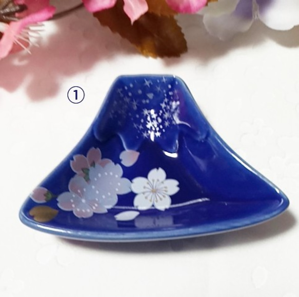 【桜ハンドメイド2022 】富士の桜豆皿・紺（単品） 3枚目の画像