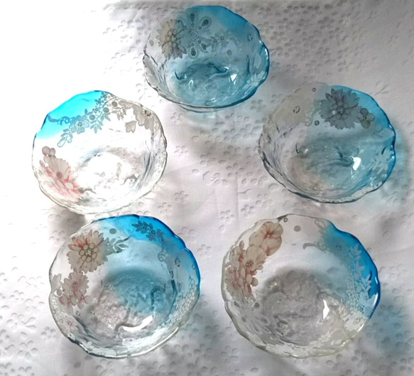 セットから単品に変更）ジュエルフラワー柄ライトブルーのガラス小鉢  