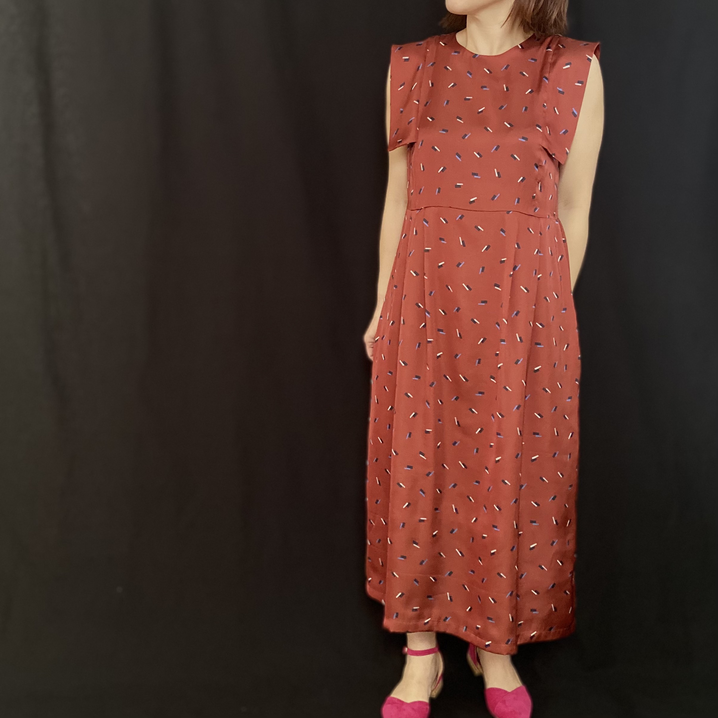 ［サンプルB品SALE］スクエアスリーブワンピース（レトロ柄）※左後ろ肩あたりに生地のつれががあります。