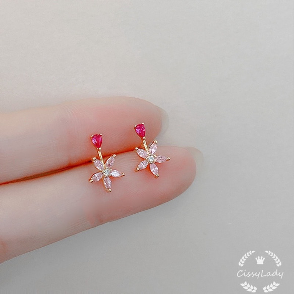 ゴールド　シンプル　ピンク　フラワー　花　ミニピアス　小ぶり　小さい　プチ 1枚目の画像