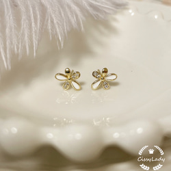 ゴールド　シンプル  フラワー　花　ミニピアス　小ぶり　小さい　プチ　イヤリング 3枚目の画像